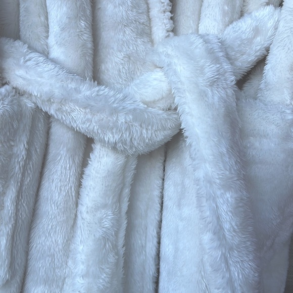 Nordstrom Long Plush Heavyweight Super Soft Winter Robe - Picture 12 of 16